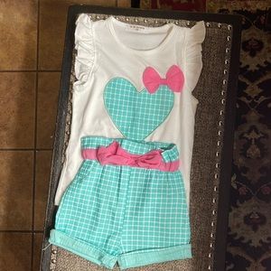 Girls cute summer outfit size 120 ..